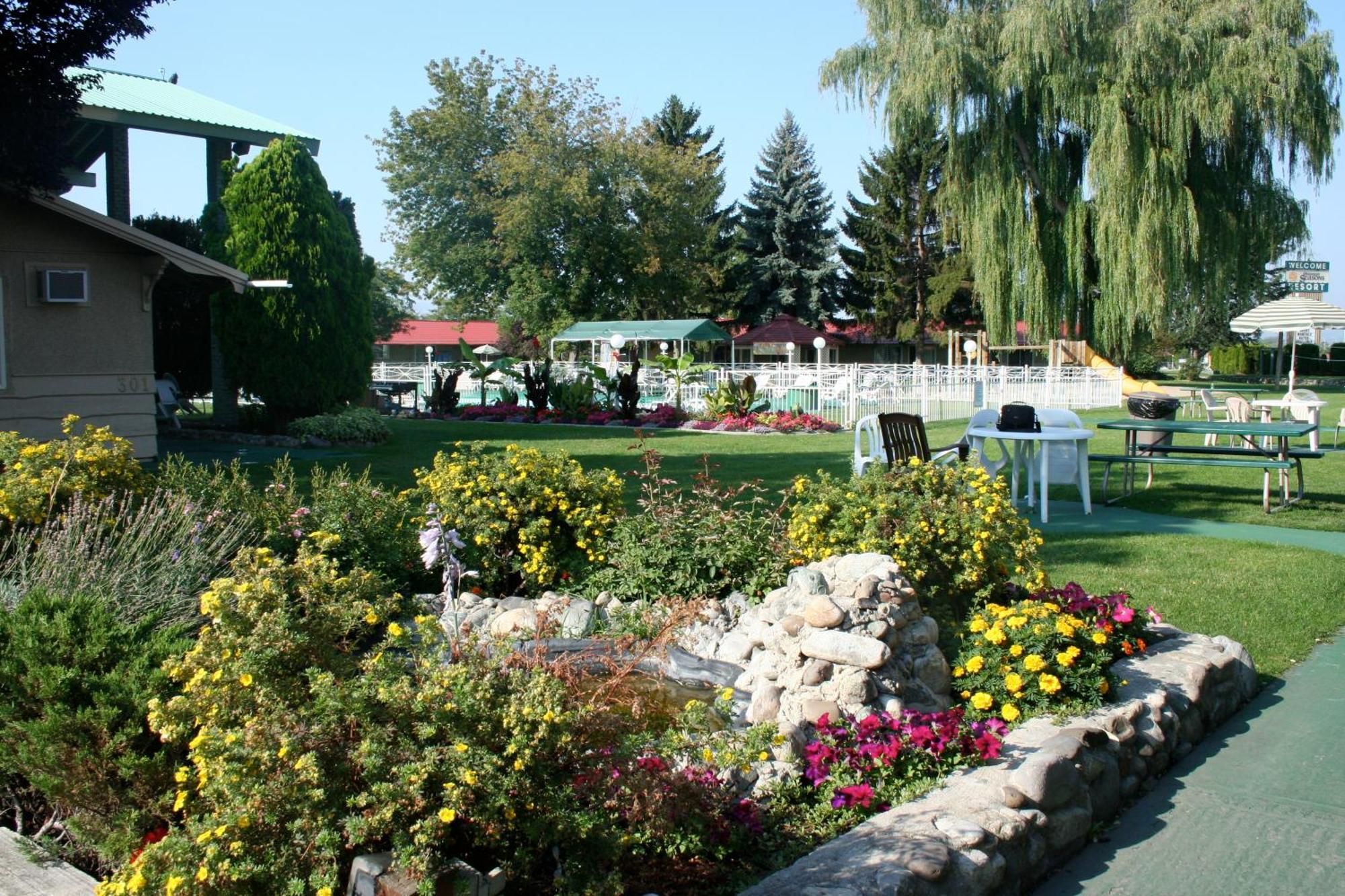 Okanagan Seasons Resort Kelowna Exterior photo